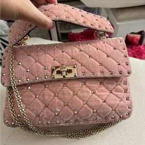 VALENTINO GARAVANI
Rockstud spike velvet bag